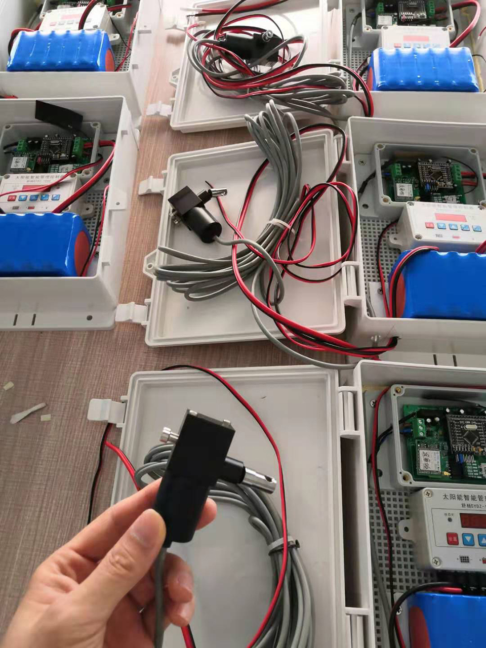 米蘭特MPS微型拉繩位移傳感器用于滑坡監測位移計測控系統現場(chǎng)案例.jpg