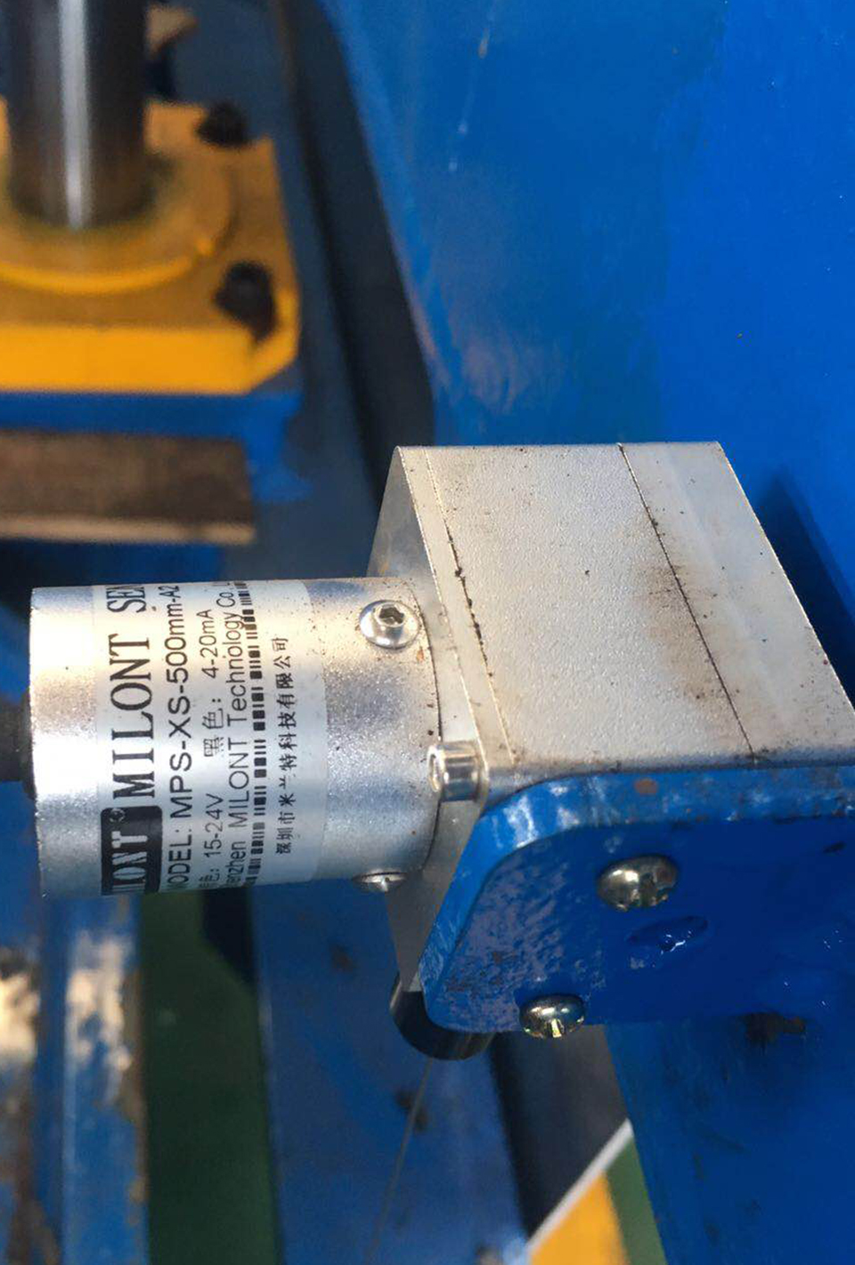 米蘭特MPS小型拉繩位移傳感器用于機械設備位移測量現場(chǎng)應用案例.jpg